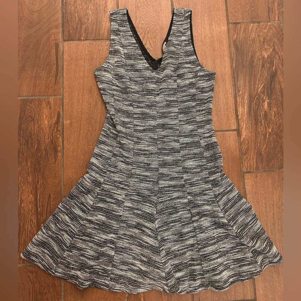 Banana Republic size 10 drop skirt gray dress